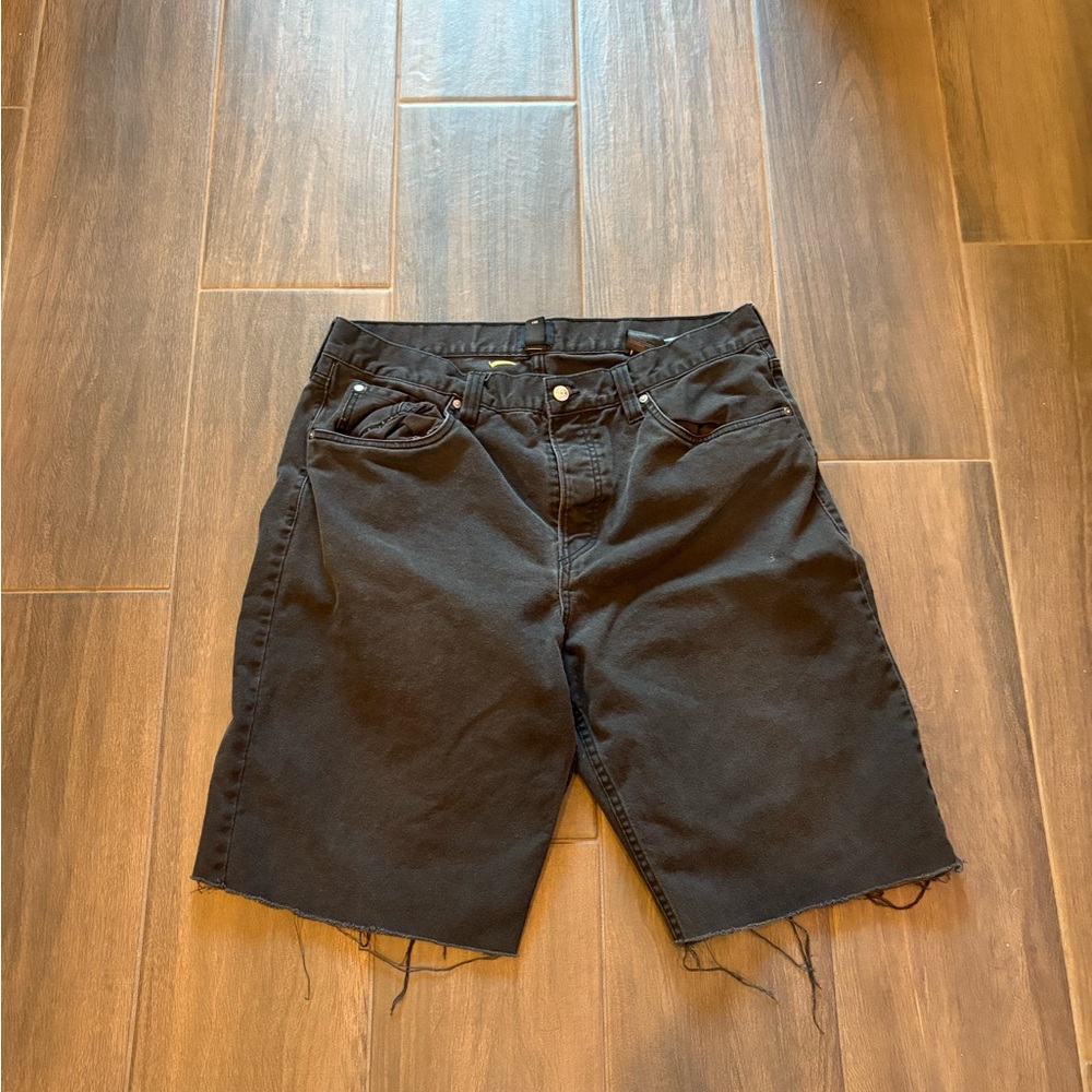 H&M Men's Black Denim Cut-Off Shorts – Raw Hem – Size 38

Big and tall